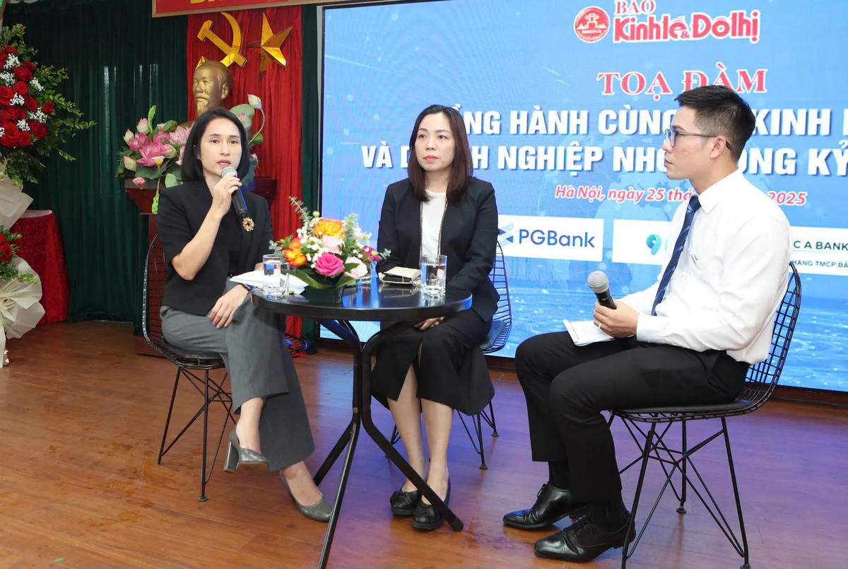 Các diễn  giả  trao  đổi tại toạ  đàm. Ảnh: KTDT.