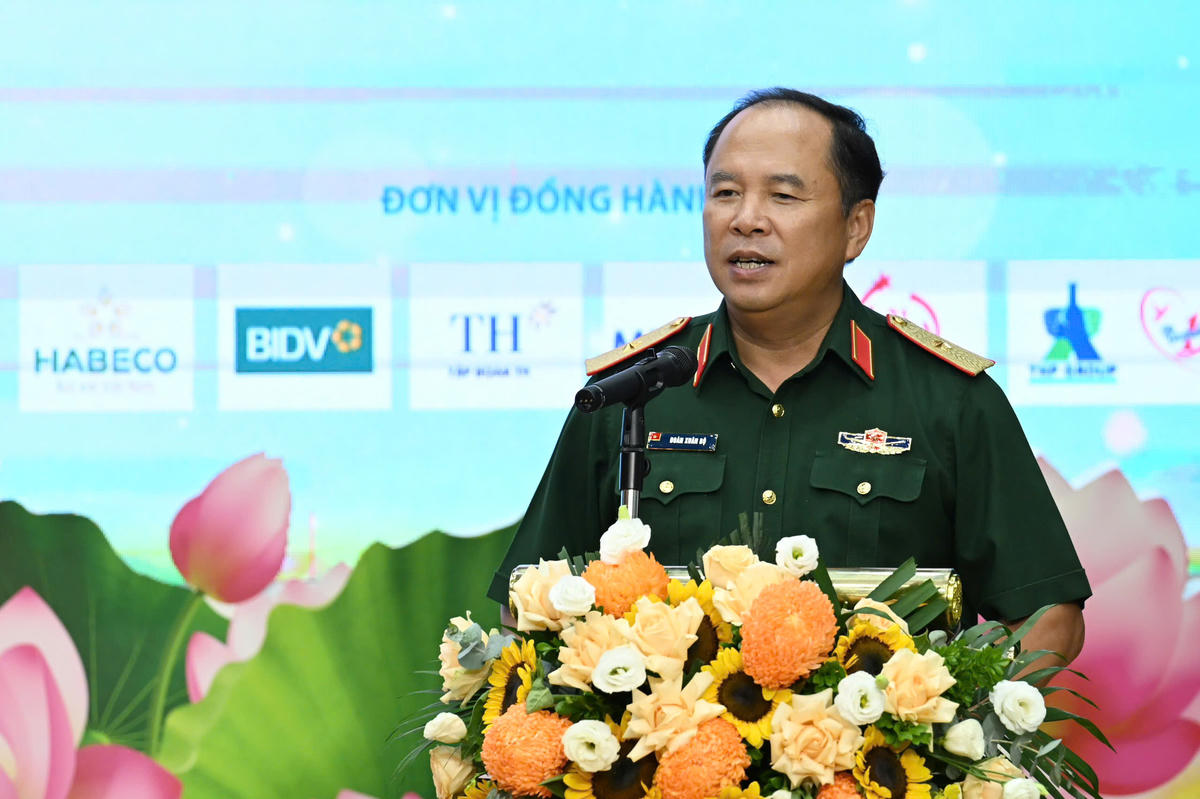   Thiếu tướng Đoàn Xuân Bộ - Tổng Biên tập Báo Quân đội nhân dân, Trưởng Ban tổ chức cuộc thi phát động Cuộc thi viết “Những tấm gương bình dị mà cao quý” lần thứ 17. Ảnh: Việt Trung  