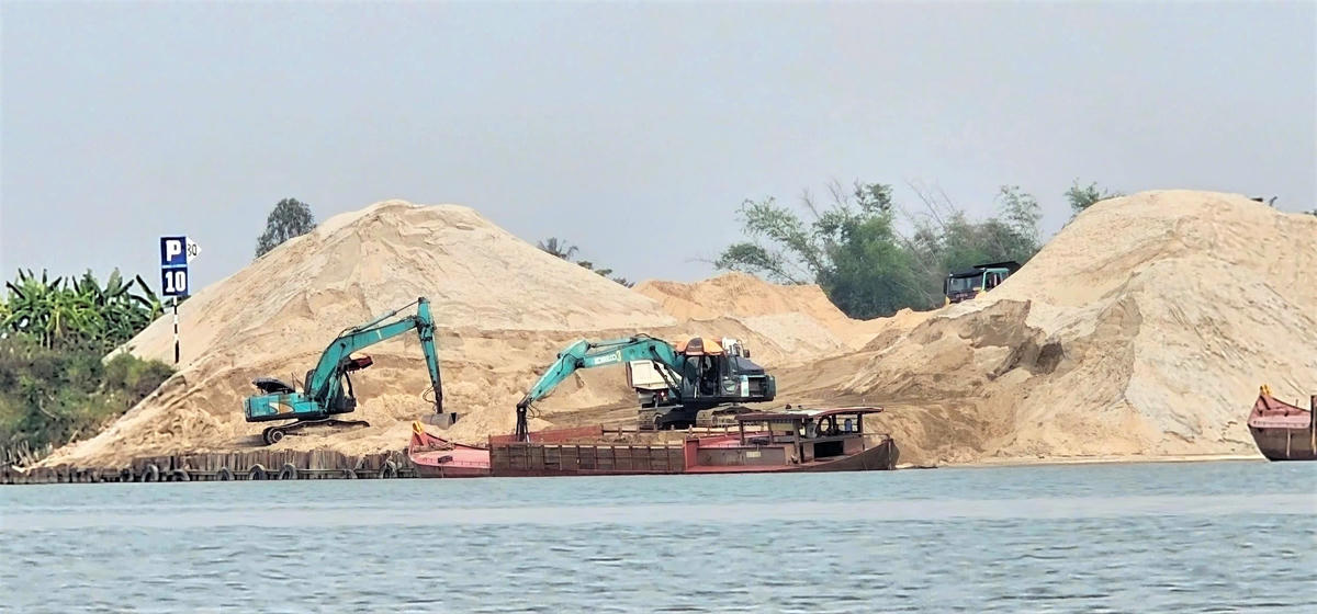Một mỏ cát ở phường Điện Bàn (TP Đà Nẵng) khi còn phép hoạt
động. Ảnh: Tấn Thành.