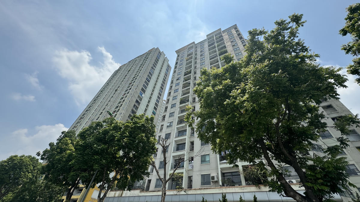 Giá nhà chung cư tăng cao, người dân ngày càng khó mua nhà tại các thành phố lớn. Ảnh: Đức Giang.