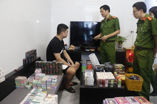   Cơ quan Công an bắt giữ đối tượng và thu giữ tang vật vụ án.   (ảnh TL)