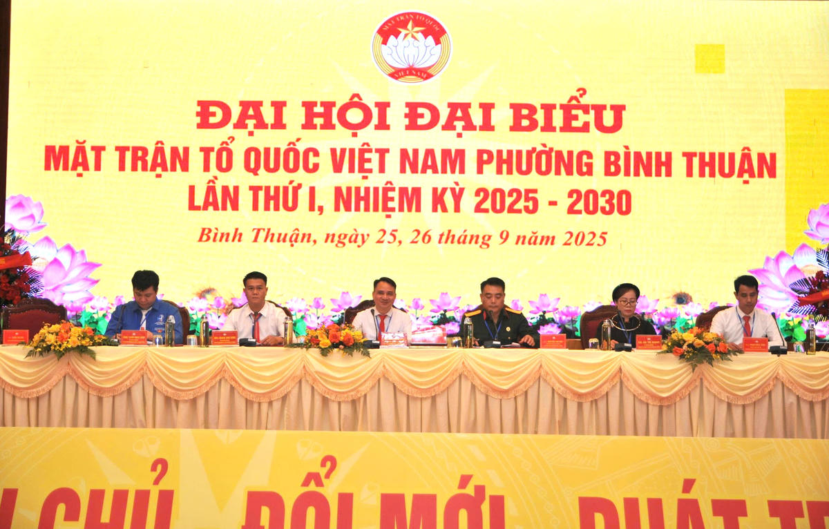 Đoàn Chủ tịch điều hành Đại hội. Ảnh: X.T.