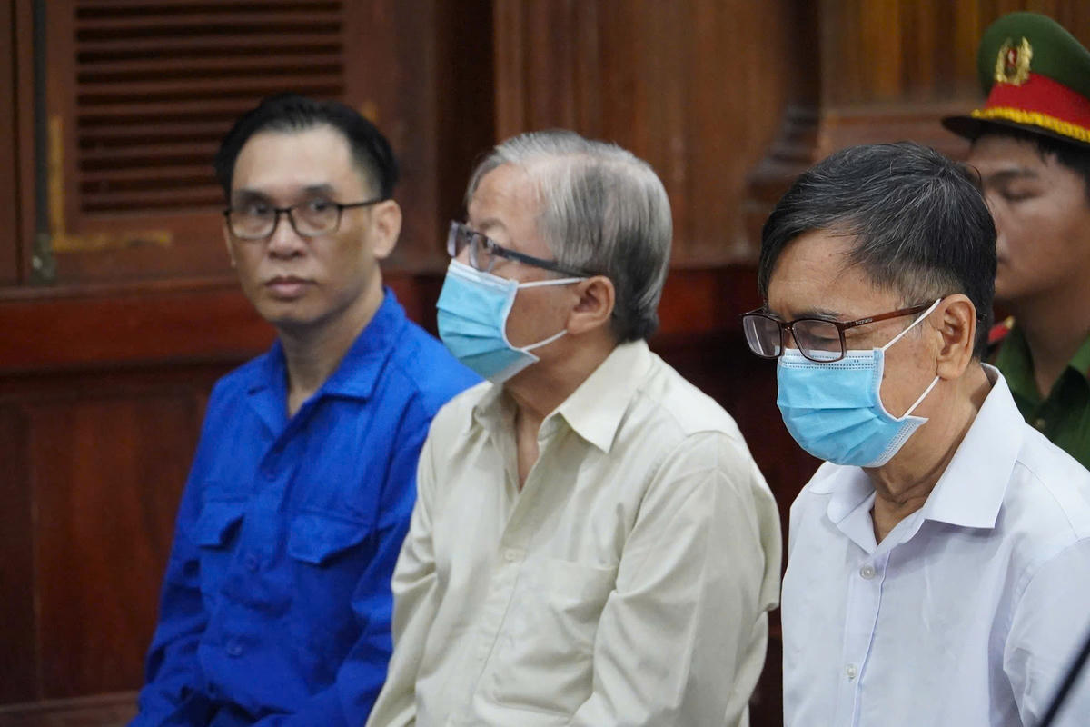 Các bị cáo tại tòa. Ảnh: H.Phúc.