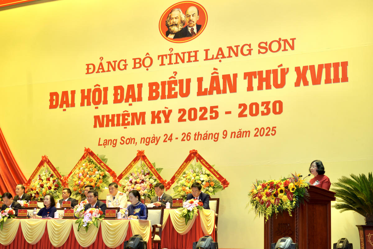 Ủy viên Bộ Chính trị, Bí thư Thành ủy Hà Nội Bùi Thị Minh Hoài dự và chỉ đạo tại Đại hội. Ảnh: Ngọc Anh.