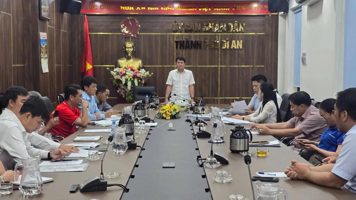   Chính quyền địa phương họp với BQT và CĐT chung cư Opal Boulevard (phường Dĩ An) để giải quyết các tranh chấp phát sinh, vào tháng 4/2025.  