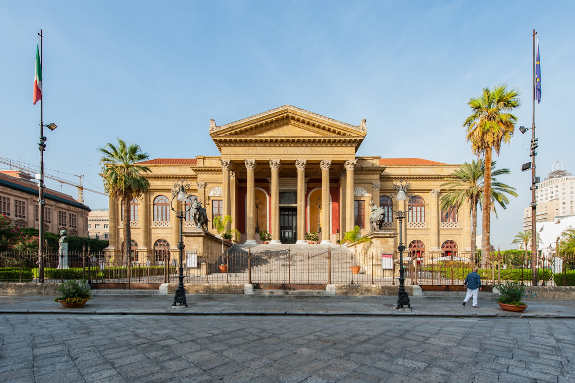   Nhà hát Teatro Massimo khánh thành năm 1897 là biểu tượng nghệ thuật của Palermo (Ý).  