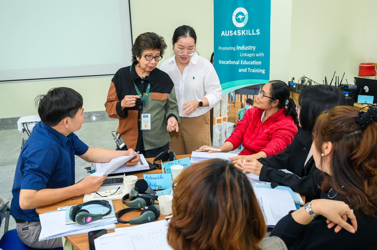   Sinh viên 

logistics đang được đánh giá theo CBTA.  