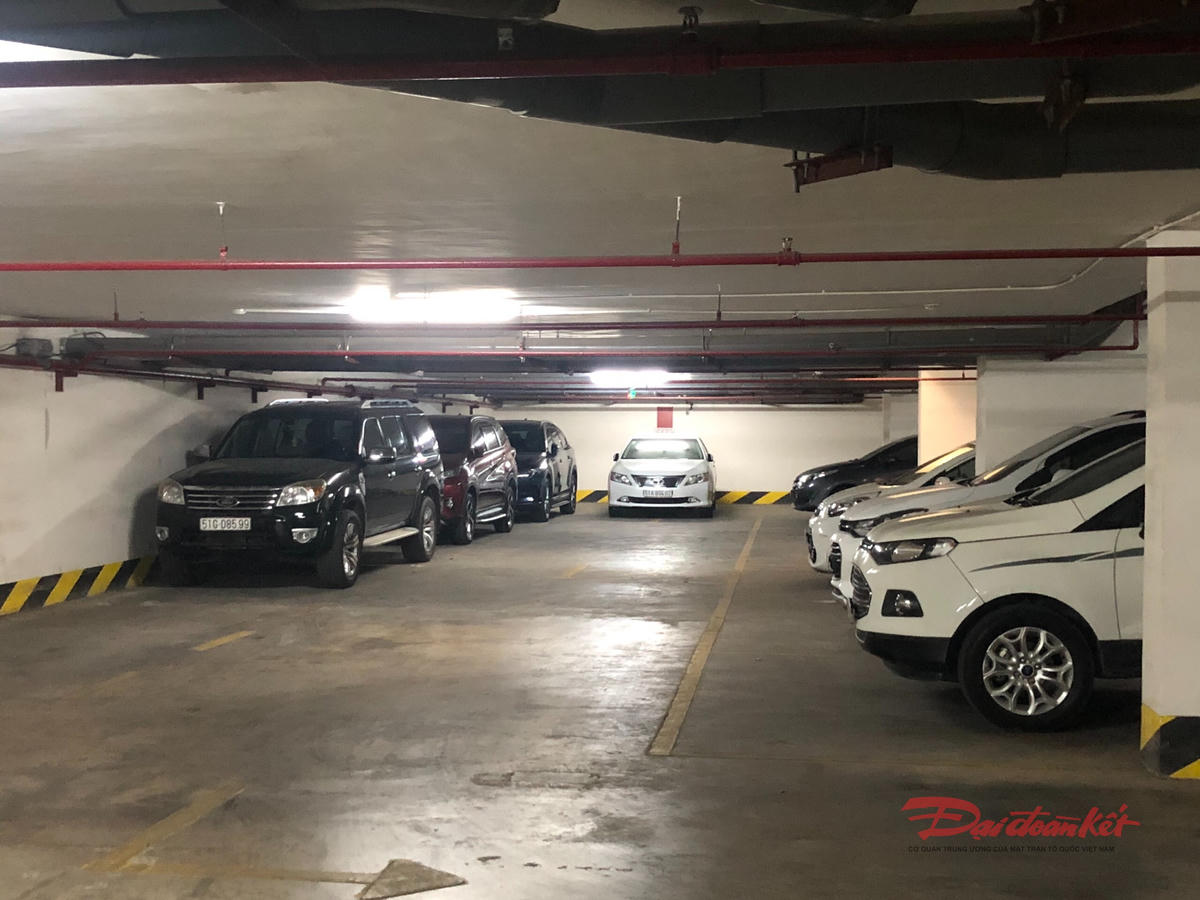 Tranh chấp về hầm gửi xe chung cư diễn ra khá phổ biến ở TP Hồ Chí Minh (hầm gửi xe chung cư Thủ Thiêm Star, phường Bình Trưng). Ảnh: Hồng Phúc. 