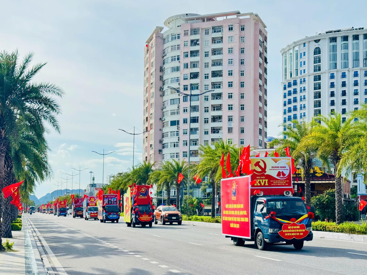   Đoàn xe diễu hành tuyên truyền chào mừng Đại hội Đảng bộ tỉnh Quảng Ninh lần thứ XVI  