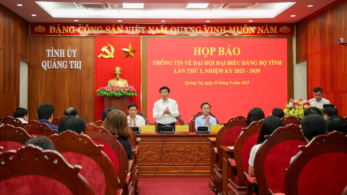 Quang cảnh buổi họp báo. Ảnh: TT.