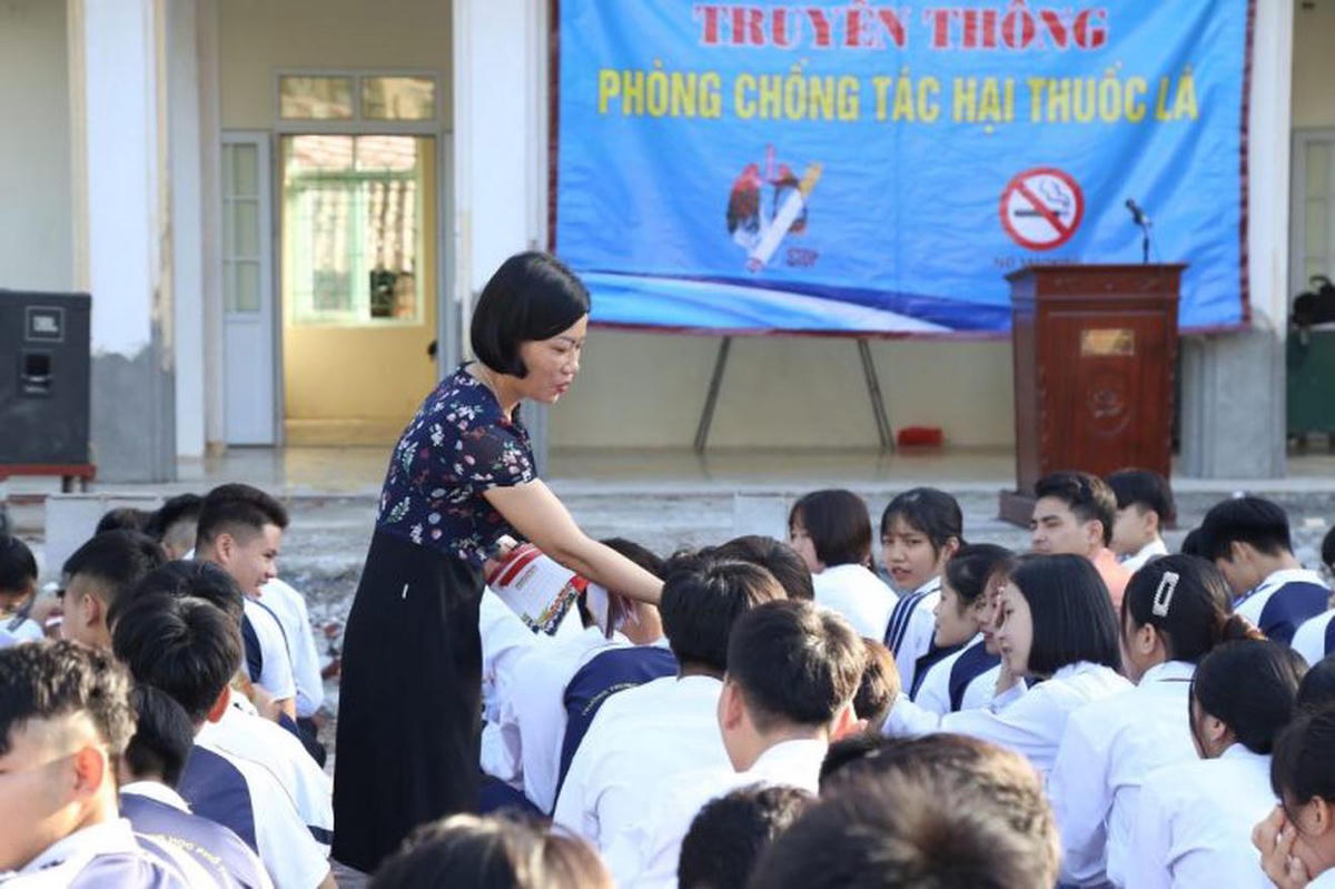 Tuyên truyền về phòng, chống tác hại của thuốc lá trong học đường. Ảnh: Hồng Hạnh.