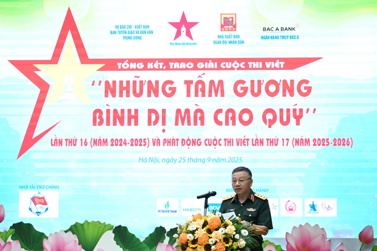   Thượng tướng Lê Quang Minh, Phó chủ nhiệm Tổng cục Chính trị Quân đội nhân dân, Bí thư Đảng ủy cơ quan Tổng cục Chính trị Việt Nam phát biểu tại buổi lễ. Ảnh: Việt Trung  