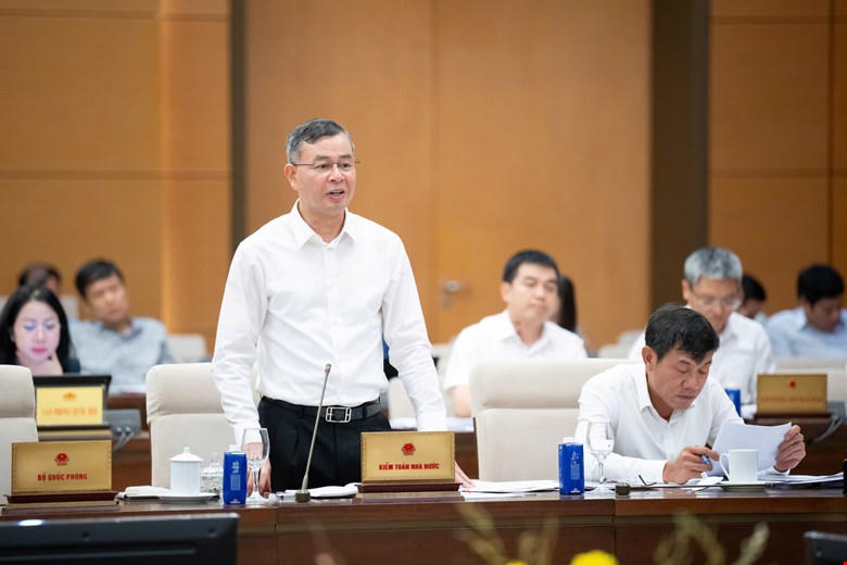 Tổng Kiểm toán Nhà nước Ngô Văn Tuấn báo cáo công tác nhiệm kỳ của Kiểm toán nhà nước. Ảnh: Việt Thắng