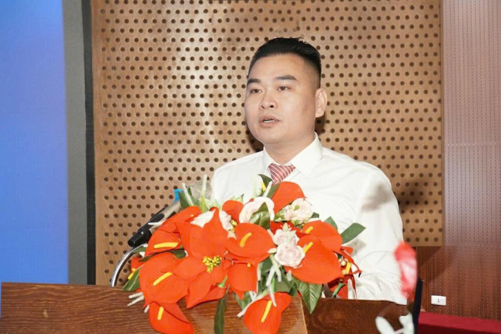 Nhà báo Trần Bảo Trung - Phó Tổng Biên tập Báo Đại đoàn kết phát biểu khai mạc buổi tọa đàm. 