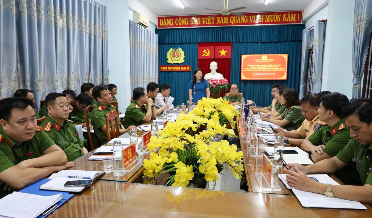 Quang cảnh buổi làm việc. Ảnh: Chí Đại.