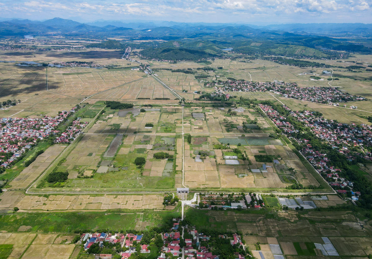 Thành nhà Hồ tọa lạc tại xã Tây Đô, tỉnh Thanh Hóa, là di sản văn hóa thế giới được UNESCO công nhận từ năm 2011. Đây là một trong những công trình kiến trúc đá hiếm hoi và độc đáo, mang rất nhiều giá trị về lịch sử, kiến trúc, quy hoạch, khảo cổ học và văn hóa. Ảnh: Đình Minh