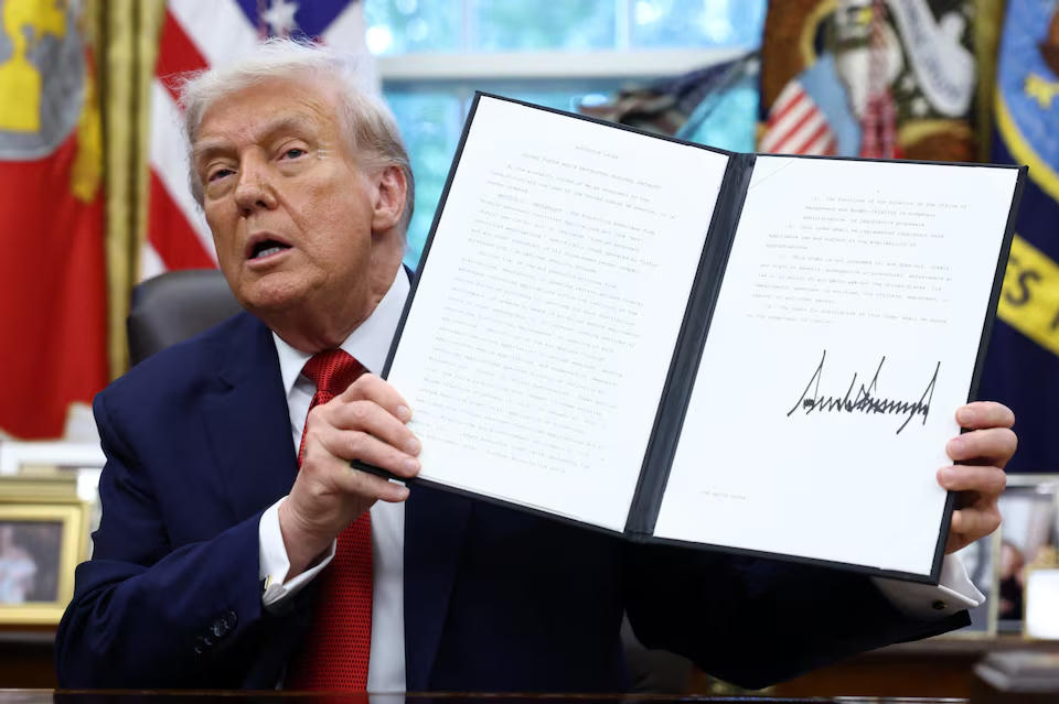Tổng thống Mỹ Donald Trump đã ký sắc lệnh hành pháp về một thỏa thuận sẽ thoái vốn hoạt động của TikTok tại Mỹ khỏi chủ sở hữu ByteDance. Ảnh: Reuters.