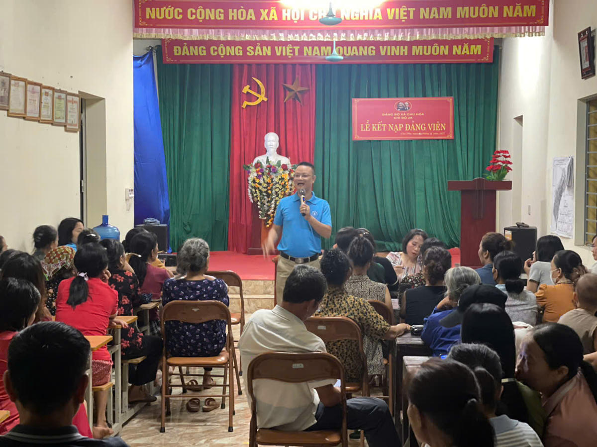 Tuyên truyền chính sách BHXH tại cơ sở. Ảnh: Thế Hưng