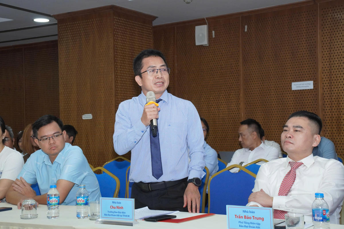 Nhà báo Chu Ninh, Trưởng ban Đại diện Báo Đại Đoàn Kết tại TP Hồ Chí Minh phát biểu.