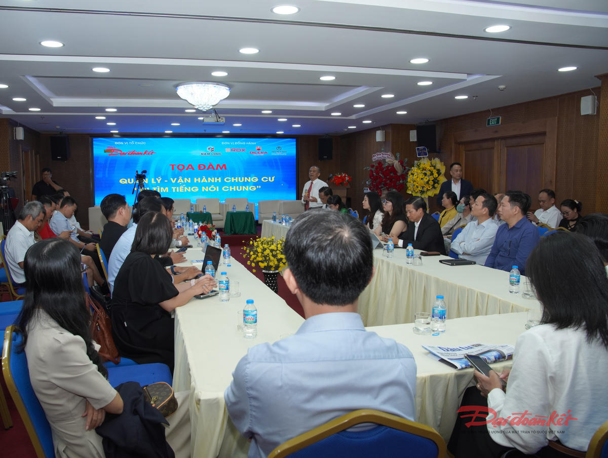 Quang cảnh buổi tọa đàm. 