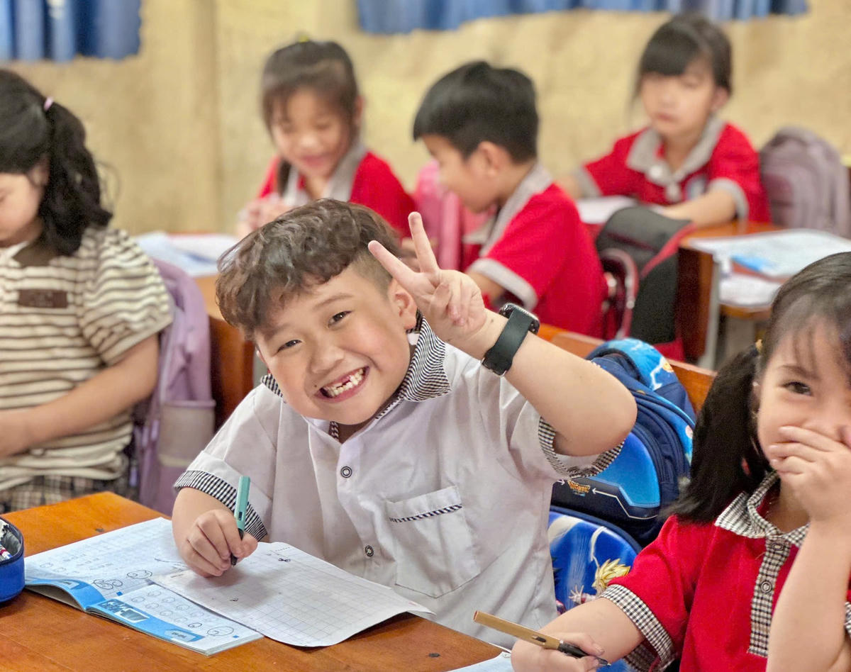 Niềm vui học sinh Hà Nội trong những ngày đầu của năm học mới. Ảnh: T.V.