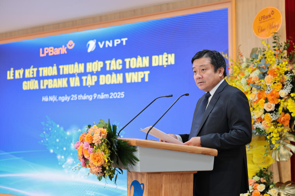 Ông Huỳnh Quang Liêm, Thành viên HĐTV kiêm Tổng Giám đốc Tập đoàn VNPT phát biểu tại sự kiện.