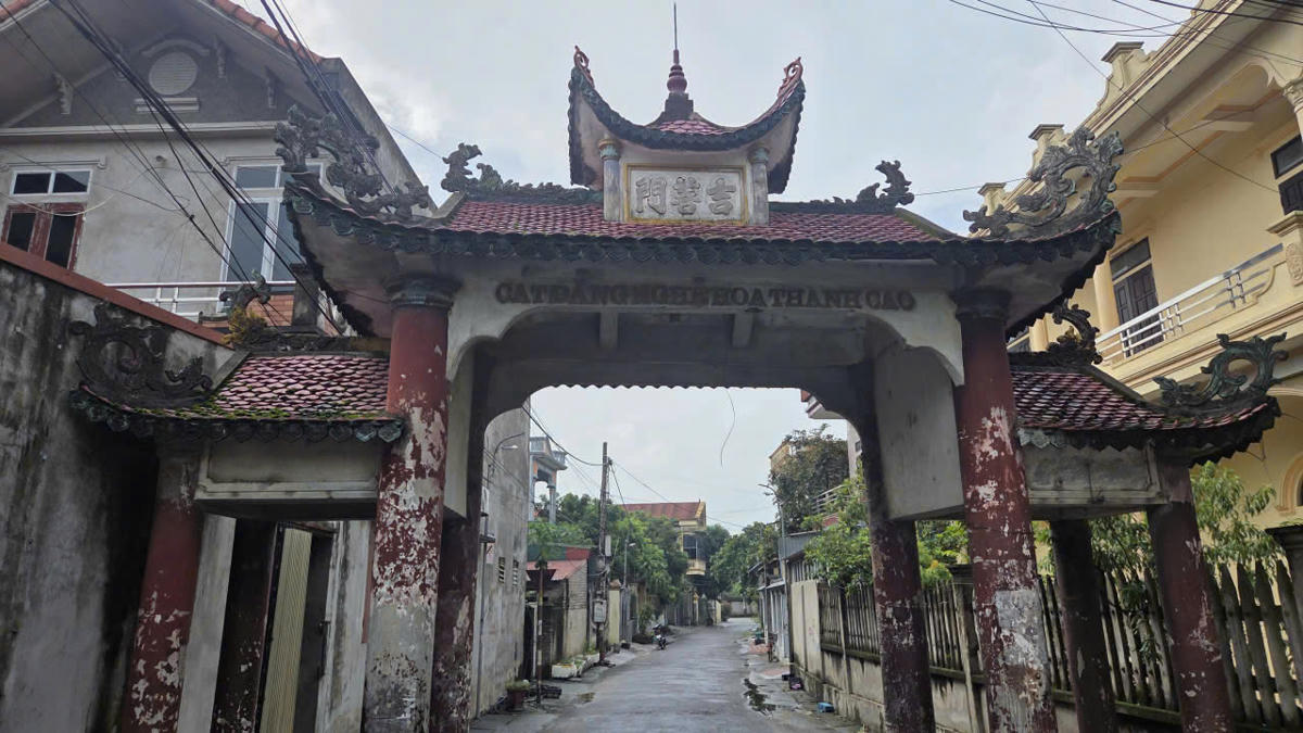 Cổng làng sơn mài Cát Đằng. Ảnh: Duy Hưng