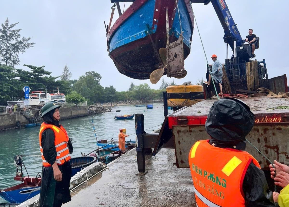 Đà Nẵng: Công an, quân đội triển khai lực lượng giúp dân ứng phó bão số 10