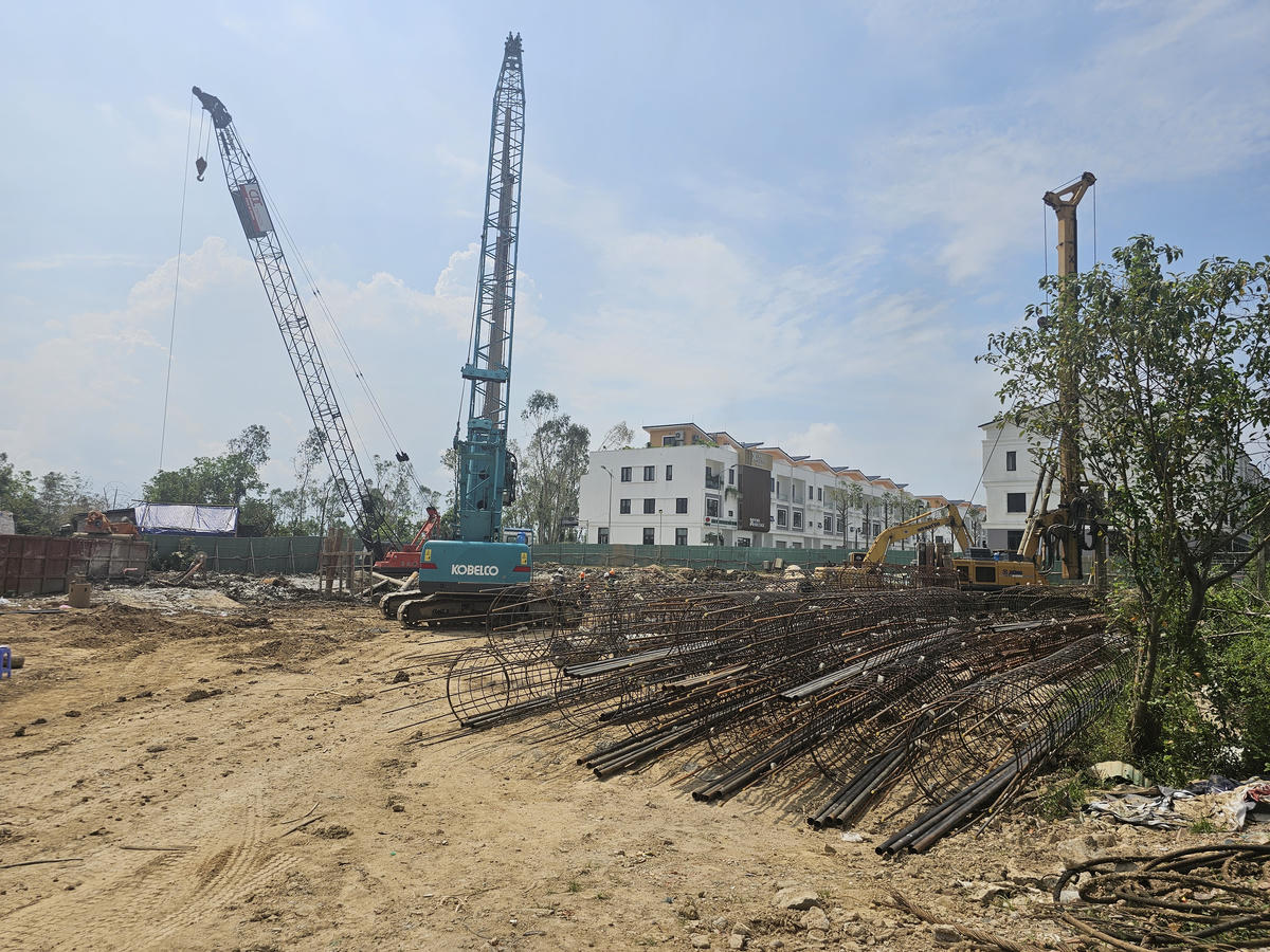 Hình ảnh khu đất xây dựng công trình Trung tâm thương mại dịch vụ và kết hợp nhà ở cao tầng tại lô đất CT-C chụp ngày 15/9. Ảnh: Quốc Thanh.