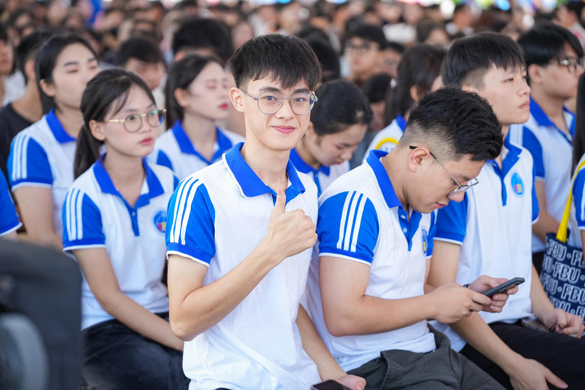 Sinh viên FBU rạng rỡ trong ngày khai giảng.
