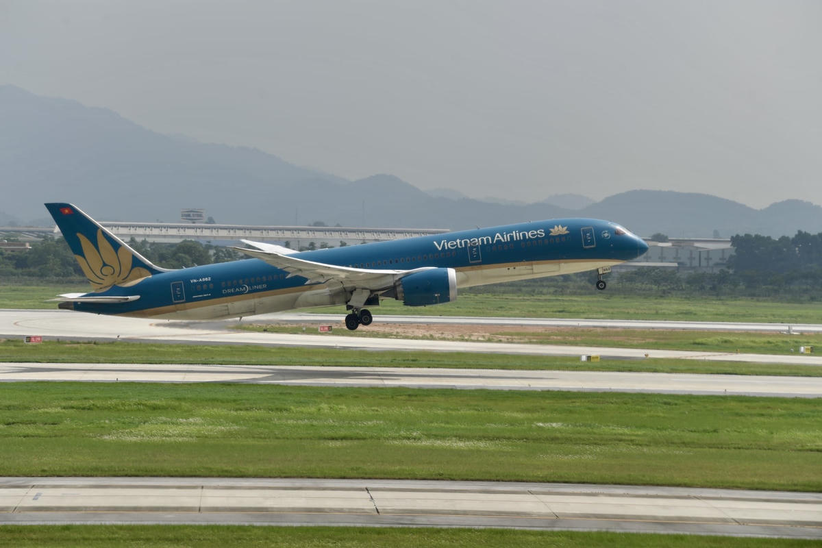 Nhiều chuyến bay bị ảnh hưởng do cơn bão Bualoi.