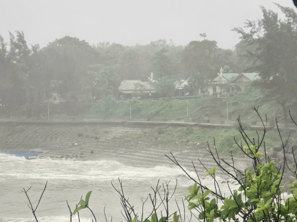 Gió mạnh tại Đặc khu Cồn Cỏ. Ảnh: CTV-Nghĩa Văn