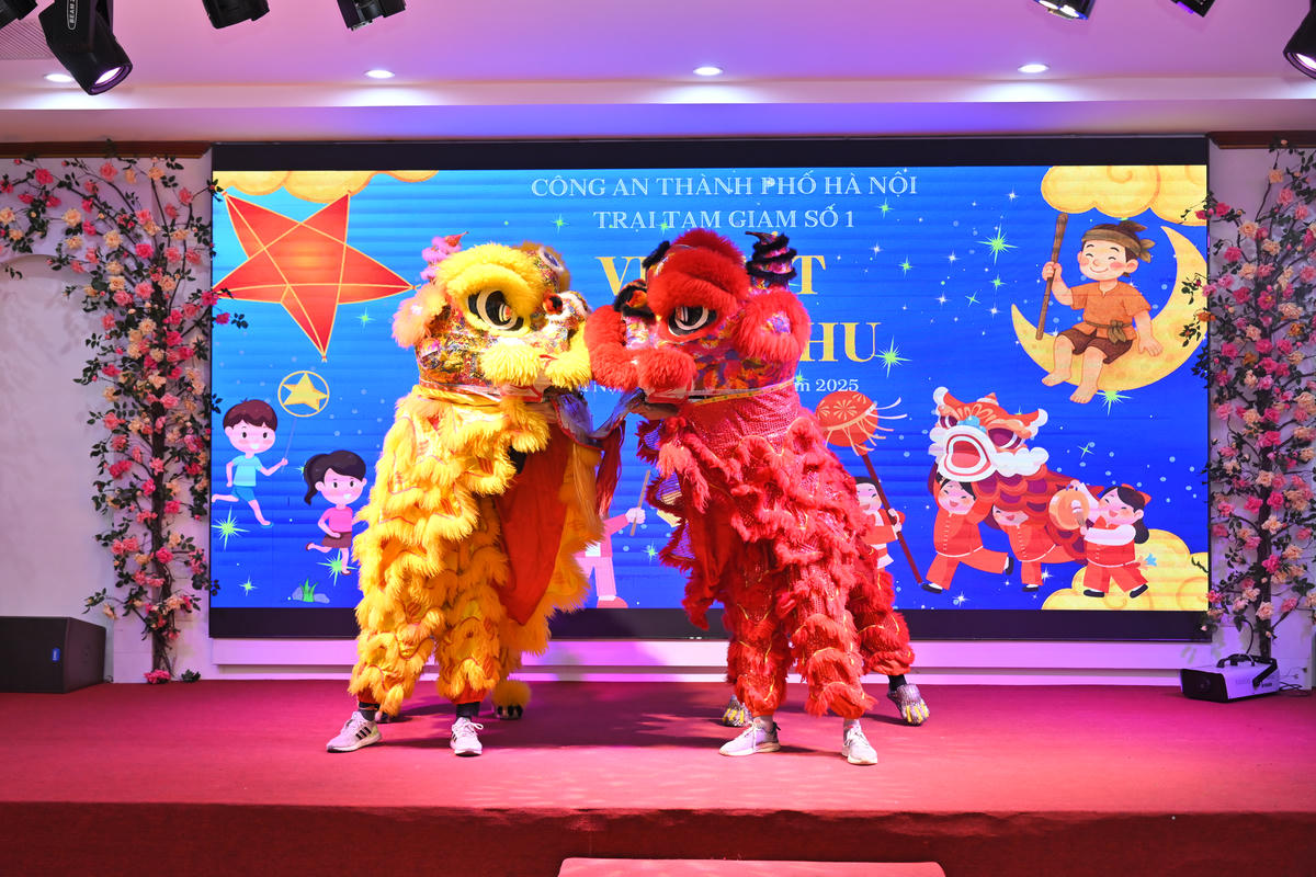 Trại tạm giam số 1 (Công an TP Hà Nội) tổ chức chương trình “Vui Tết Trung thu” cho con em cán bộ chiến sĩ