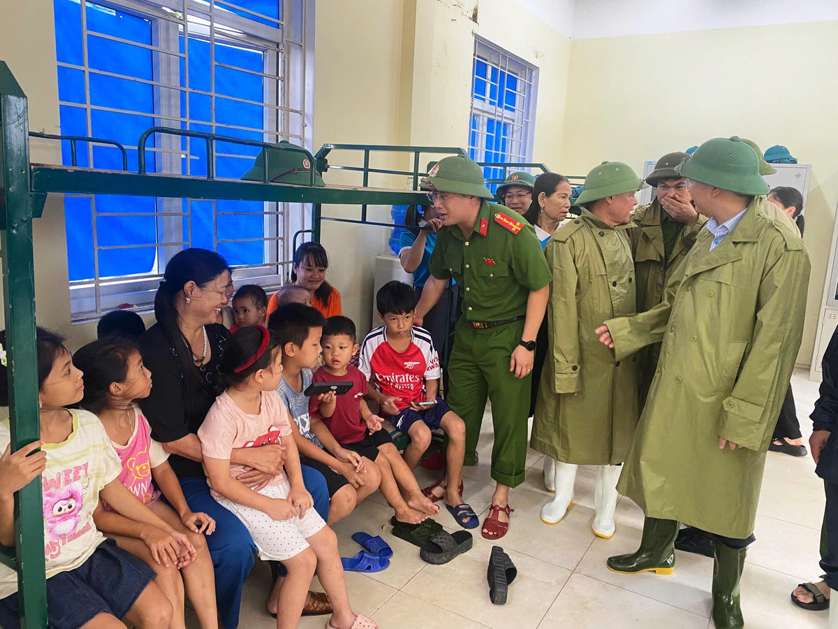 Người dân được bảo đảm an toàn trước khi bão đổ bộ. Ảnh: Nguyễn Chung.