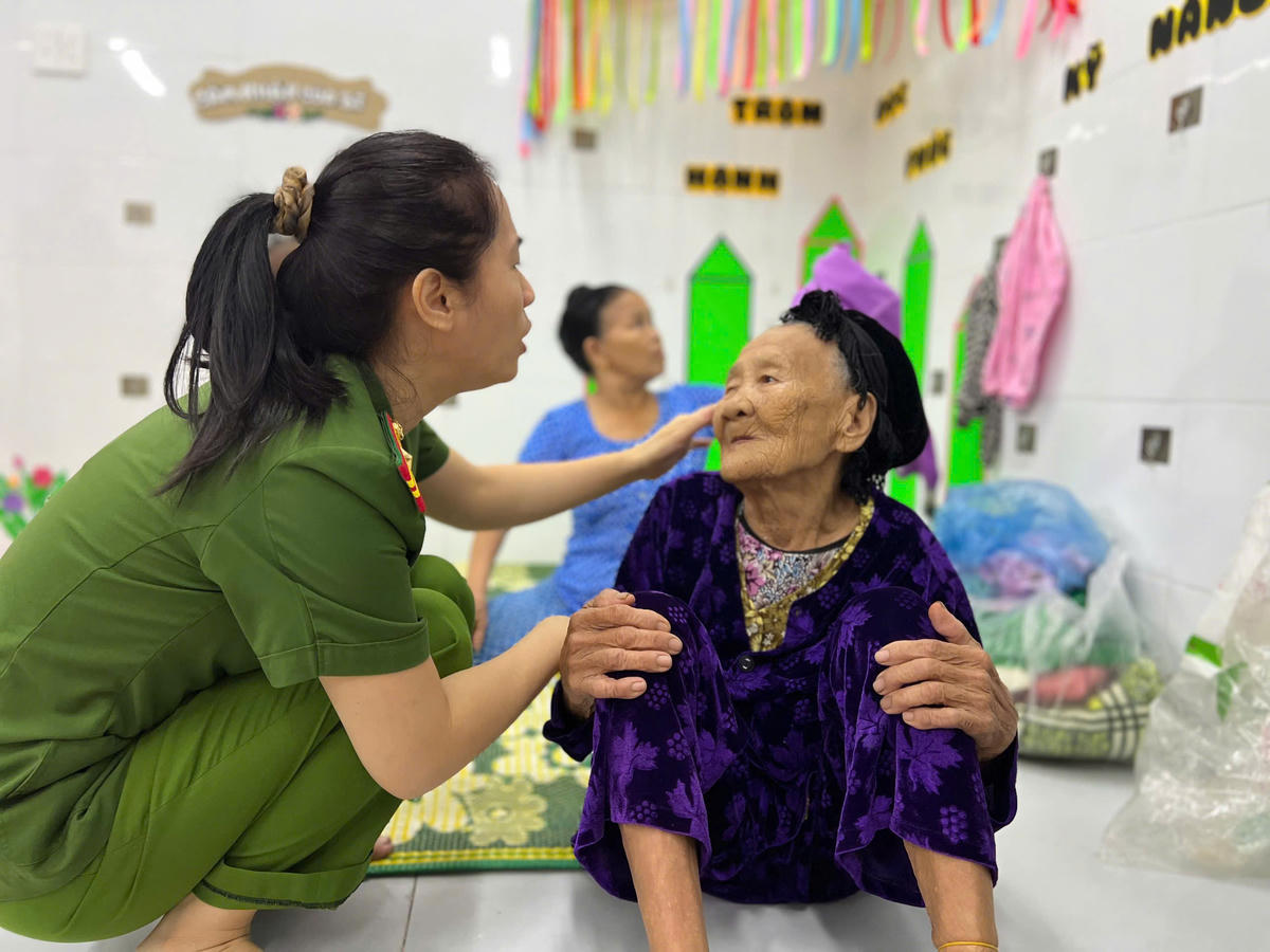 Người dân được bố trí tránh trú an toàn. Ảnh: NX.