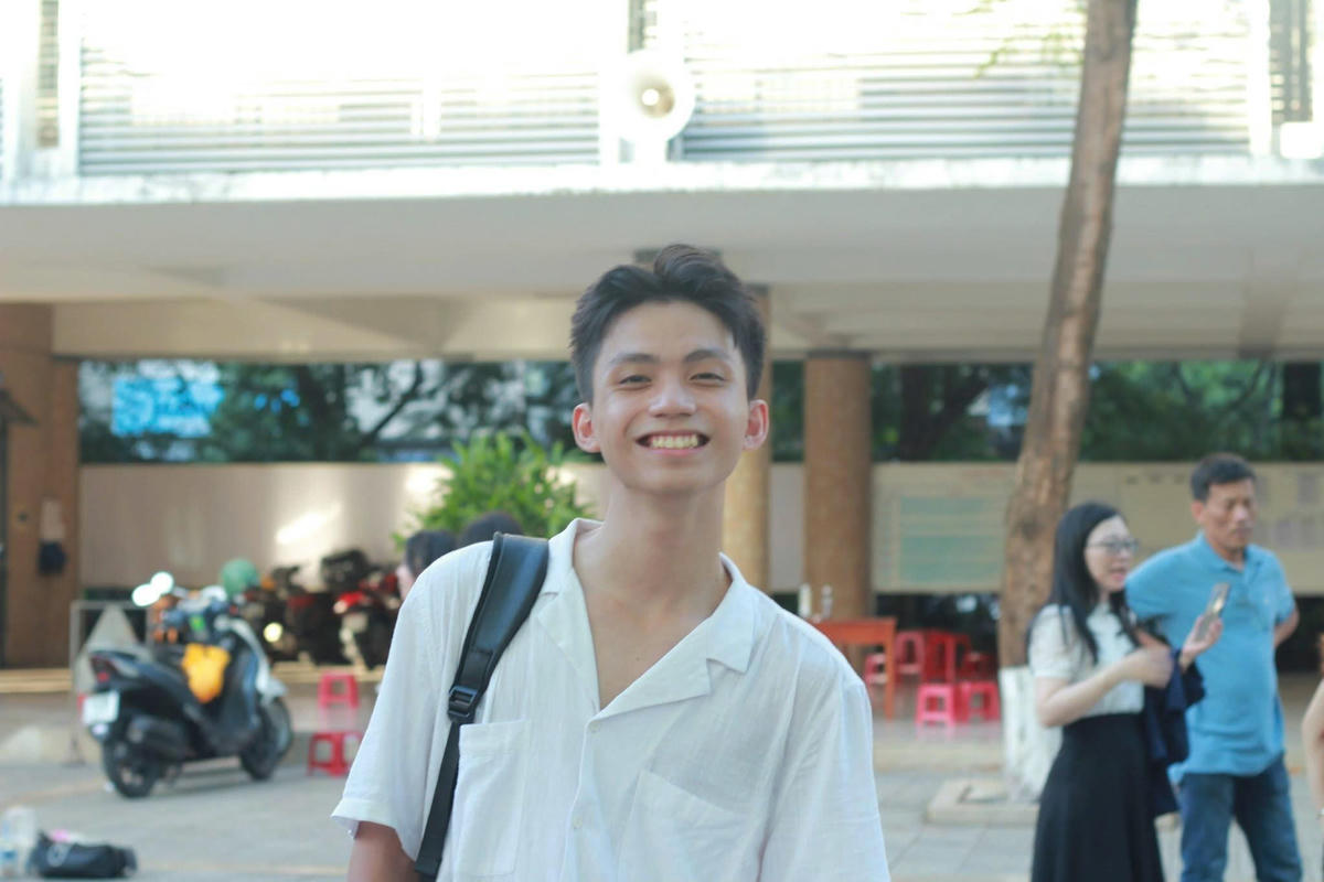 Lê Hoàng Việt- thủ khoa khối D00 của TP Đà Nẵng 