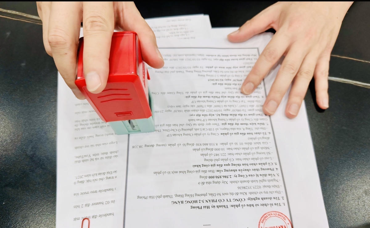 Việc công chứng điện tử sẽ làm giảm bớt giấy tờ và tiết kiệm
chi phí cho người dân.