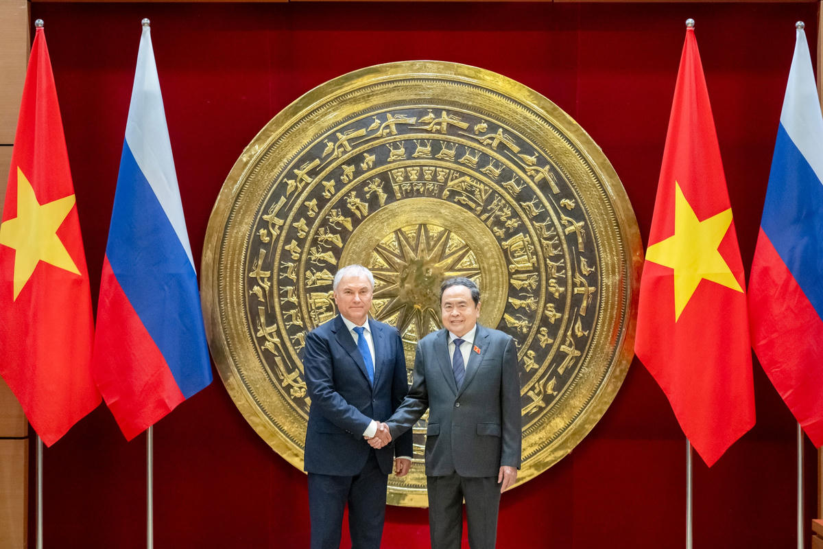 Chủ tịch Quốc hội Trần Thanh Mẫn và Chủ tịch Duma Quốc gia Quốc hội Liên bang Nga Vyacheslav Volodin (Ảnh: Phạm Thắng)