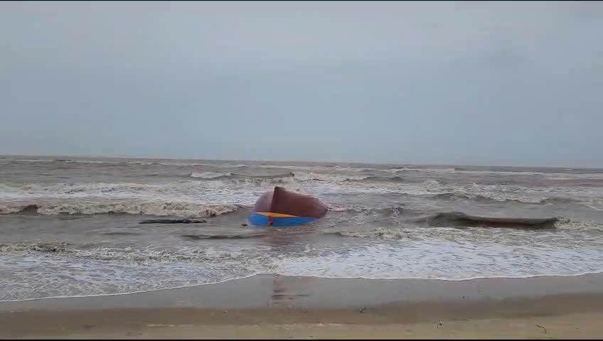 Thời điểm phát hiện, chiếc tàu trong tình trạng lật úp. Ảnh:
BPCC.