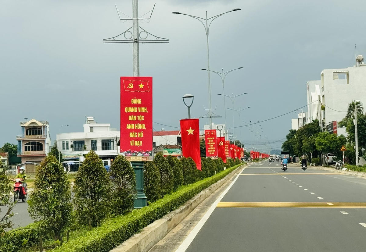 Pano, áp phích pano tuyên
truyền chào mừng Đại hội đại biểu Đảng bộ tỉnh Đắk Lắk lần thứ I, nhiệm kỳ
2025-2030. Ảnh: Đình Sang.