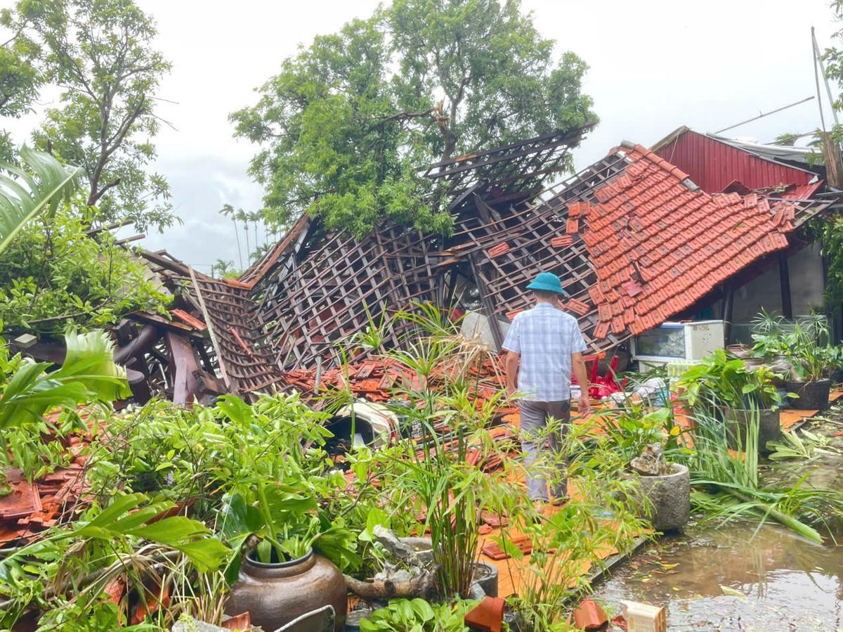 Một công trình của người dân ở thôn Đồng Hội, xã Khúc Thừa Dụ bị đổ sập. Ảnh: CTV.