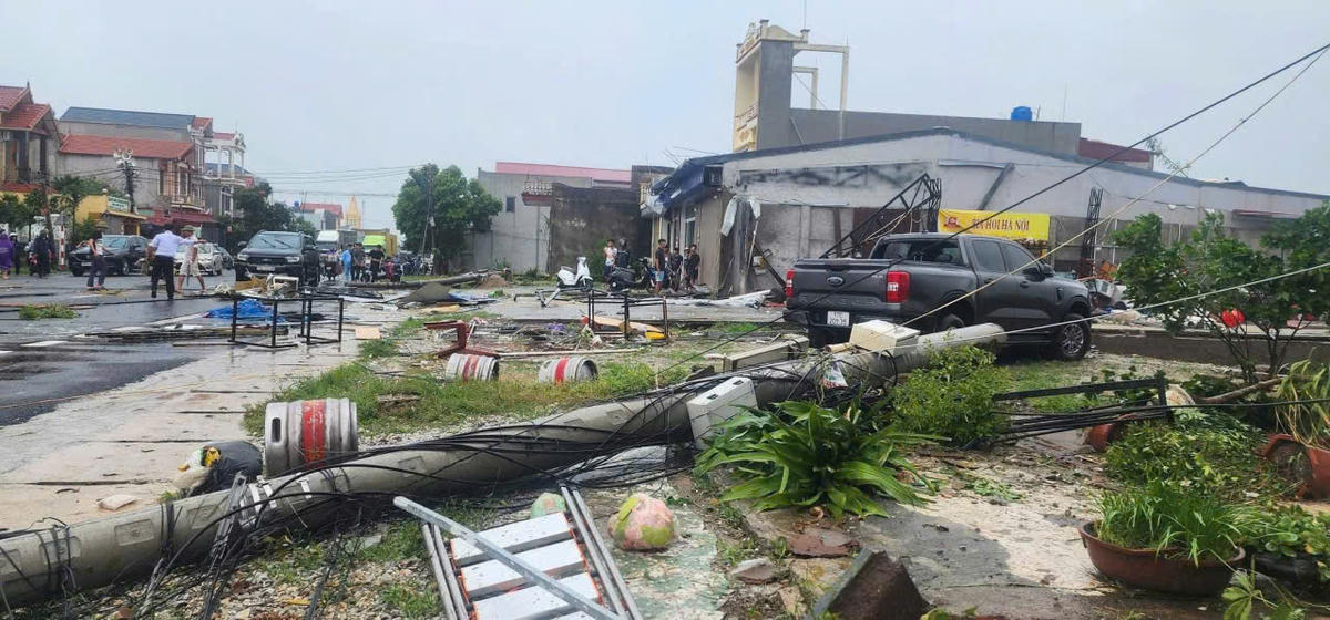 Lốc xoáy gây thiệt hại về người và tài sản tại xã Thái Thụy, tỉnh Hưng Yên. Ảnh: Người dân cung cấp. 
