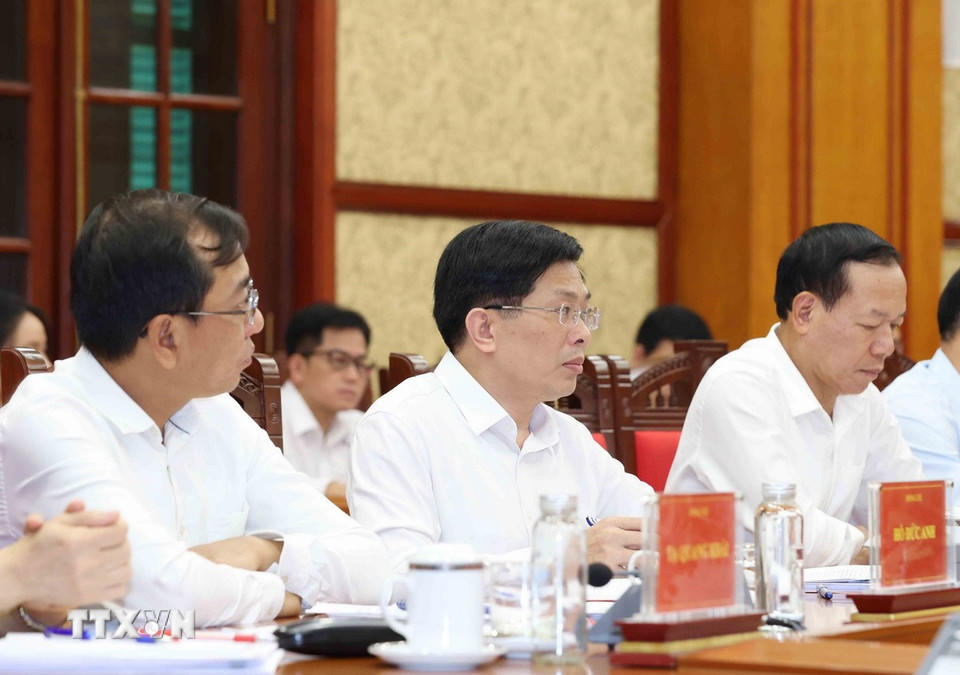 Các đồng chí Ủy viên Thường trực dự cuộc họp. (Ảnh: Phương Hoa/TTXVN)