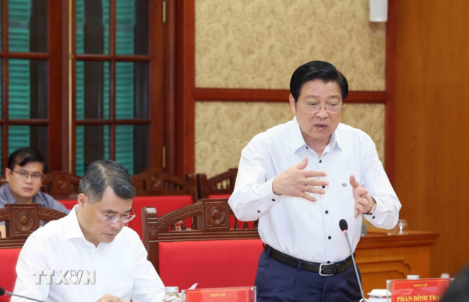 Đồng chí Phan Đình Trạc, Ủy viên Bộ Chính trị, Bí thư Trung ương Đảng, Trưởng Ban Nội chính Trung ương, Phó Trưởng Ban Thường trực Ban Chỉ đạo Trung ương về phòng, chống tham nhũng, lãng phí, tiêu cực phát biểu tại cuộc họp. (Ảnh: Phương Hoa/TTXVN)