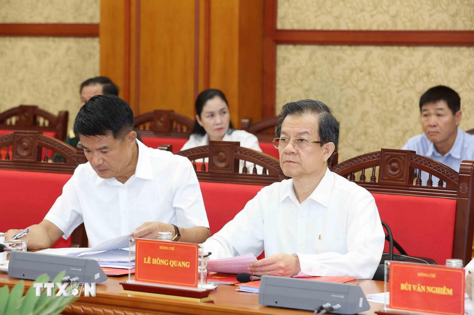 Các đồng chí Ủy viên Thường trực dự cuộc họp. (Ảnh: Phương Hoa/TTXVN)