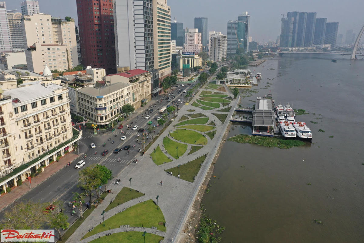 Trung tâm phát triển của TP Hồ Chí Minh ngày càng được mở rộng, với tốc độ xây dựng hạ tầng giao thông, đô thị nhanh nhất cả nước. Ảnh: Hồng Phúc.