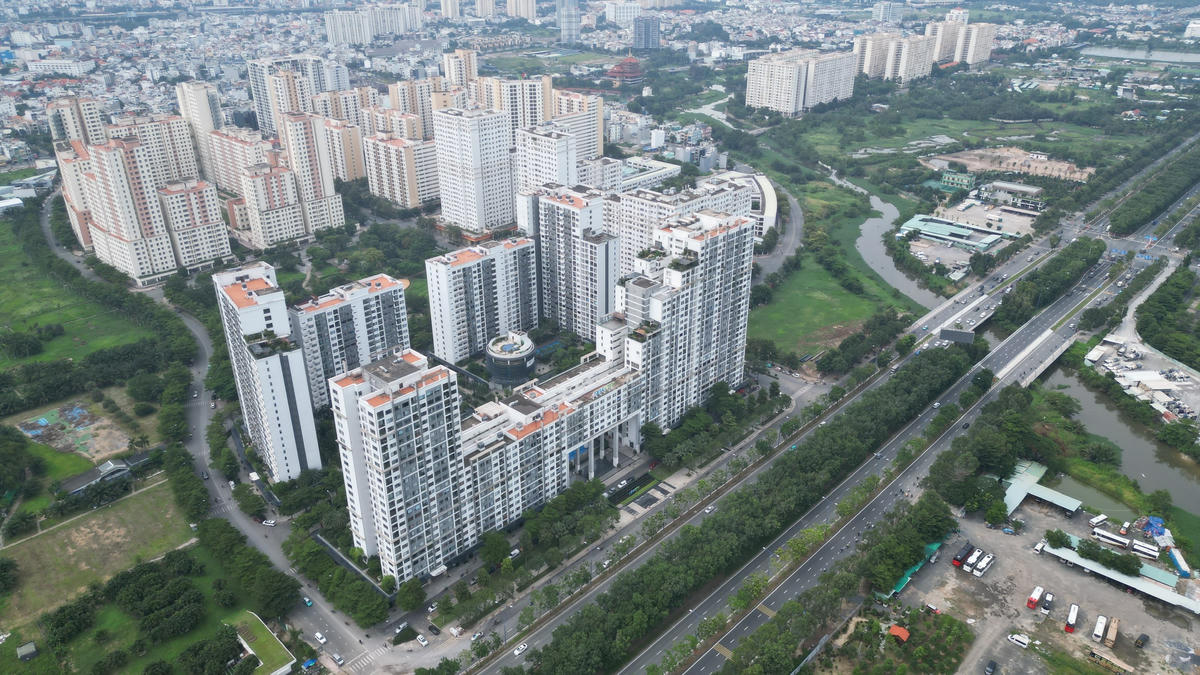 Ngành bất động sản hiện đang gặp nhiều vướng mắc pháp lý.