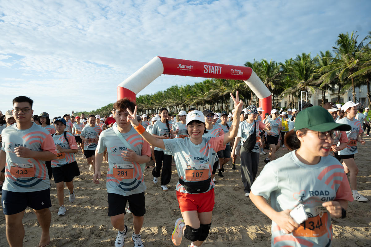 Xuất phát hào hứng. Ảnh: Nguyễn Tú.