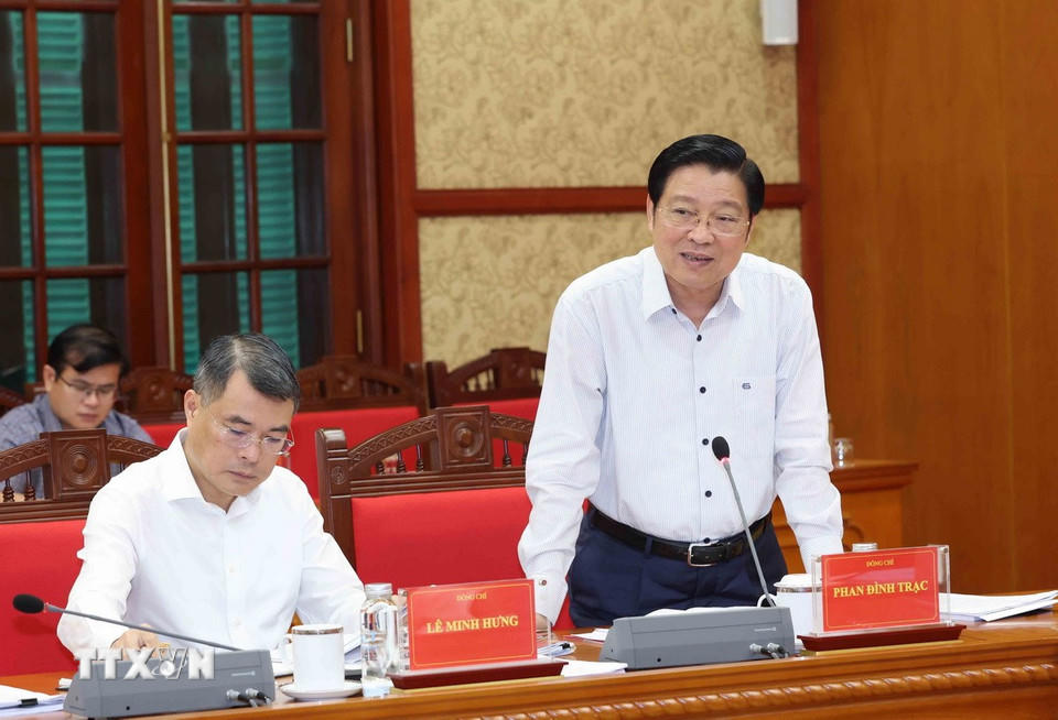 Đồng chí Phan Đình Trạc, Ủy viên Bộ Chính trị, Bí thư Trung ương Đảng, Trưởng Ban Nội chính Trung ương, Phó Trưởng Ban Thường trực Ban Chỉ đạo Trung ương về phòng, chống tham nhũng, lãng phí, tiêu cực phát biểu tại cuộc họp. (Ảnh: Phương Hoa/TTXVN)