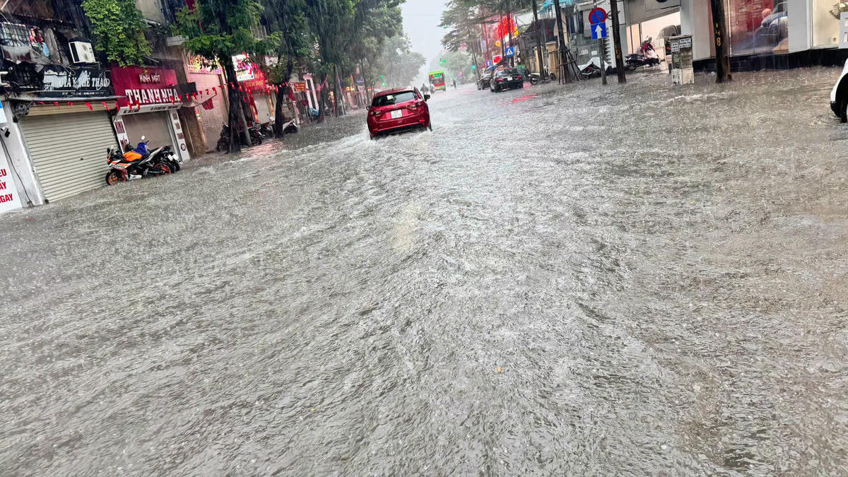 Ngày 1/10, nhiều khu vực có mưa dông, đề phòng ngập úng